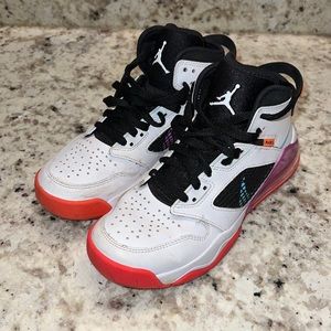 Air Jordan Mars / Nike.  Youth size 5 (Girls)